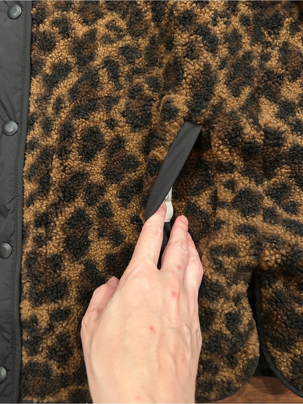 AYR Women's Reversible Fleece Coat in Leopard Print and Black Small - The Chalet - Picture 3 of 10